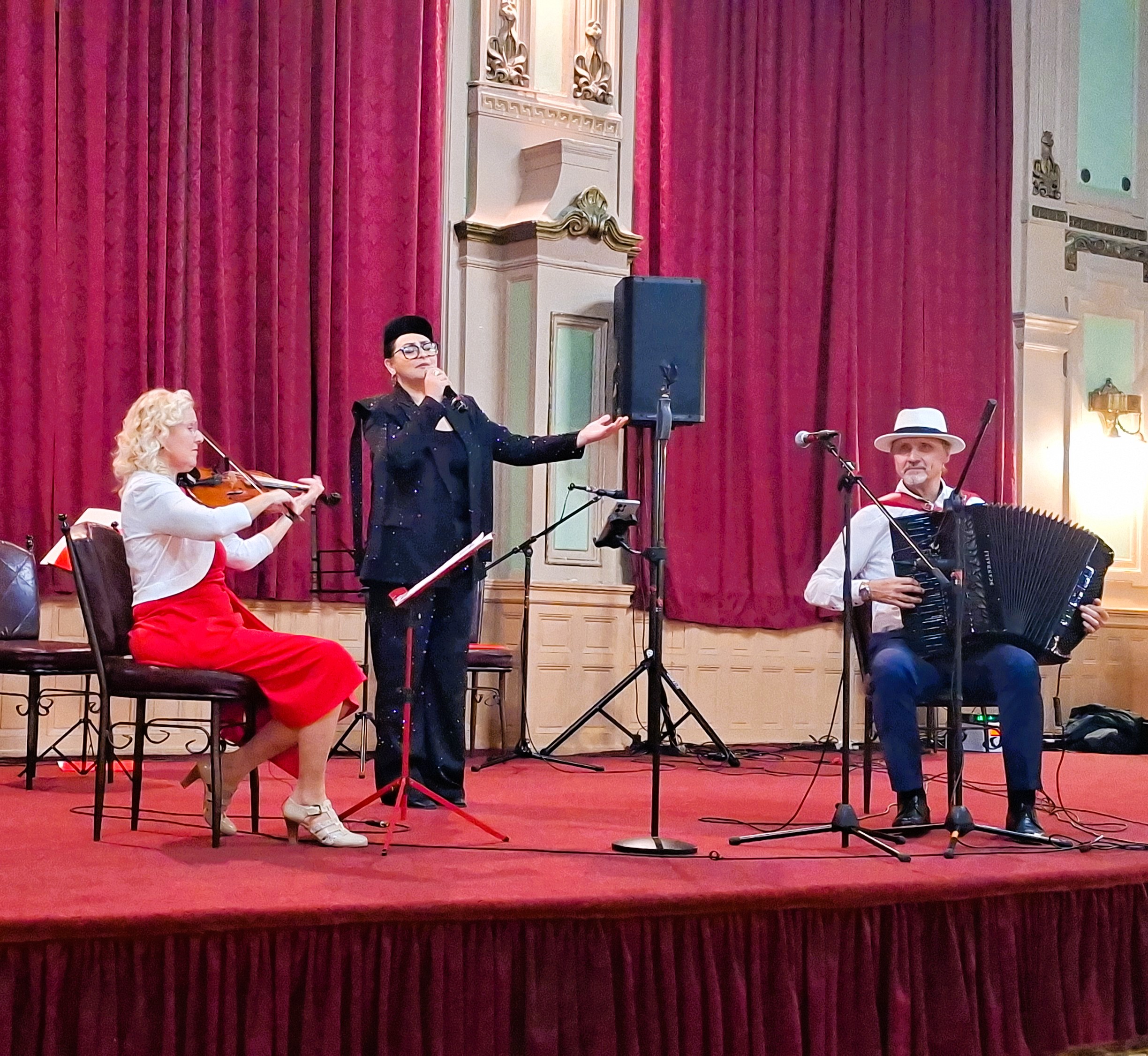 Bogatim repertoarom Sevdah Salon Balkan obilježio godišnjicu djelovanja