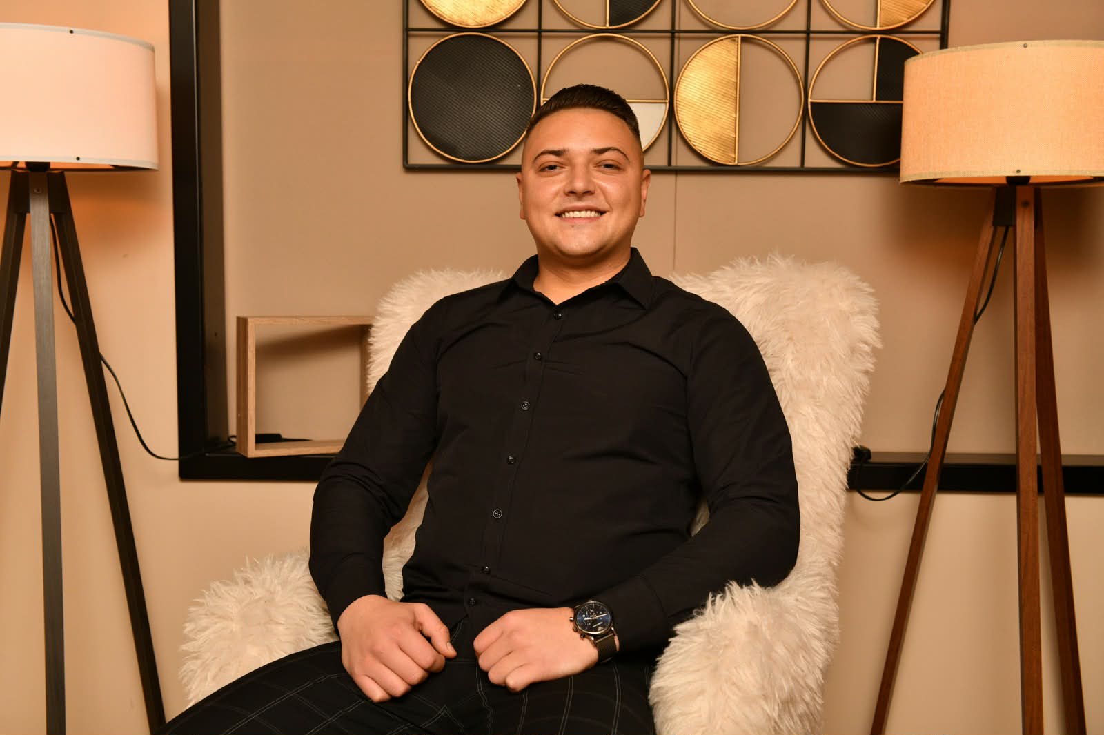 Stopama velikih: Mladi pjevač iz Zenice Riad Dubičić oživio bezvremensku pjesmu Halida Bešlića