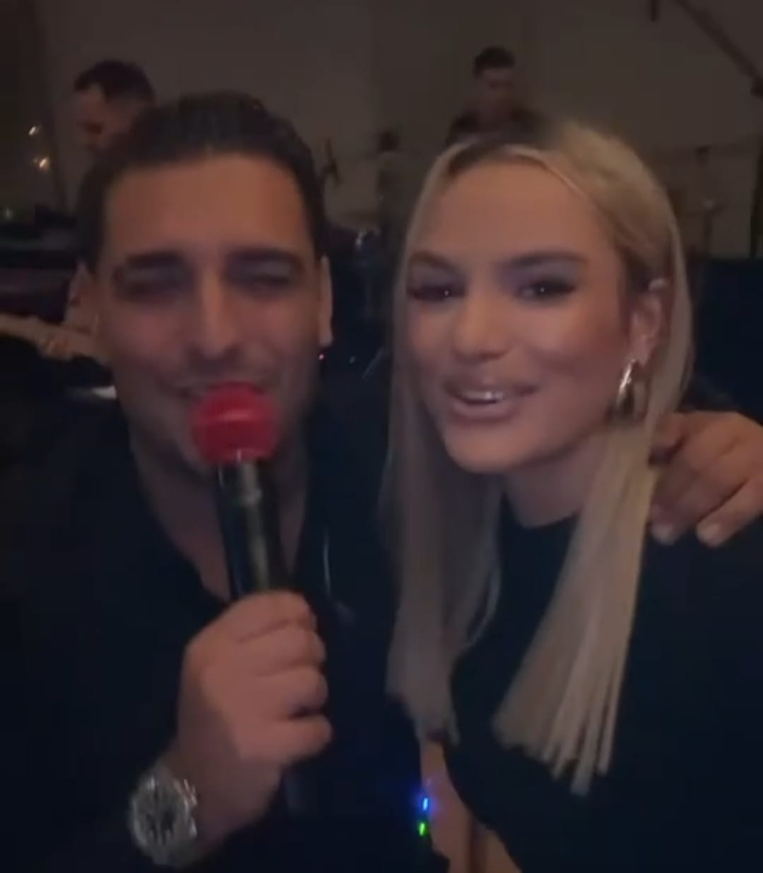 Ko je fatalna plavuša u zagrljaju Darka Lazića?