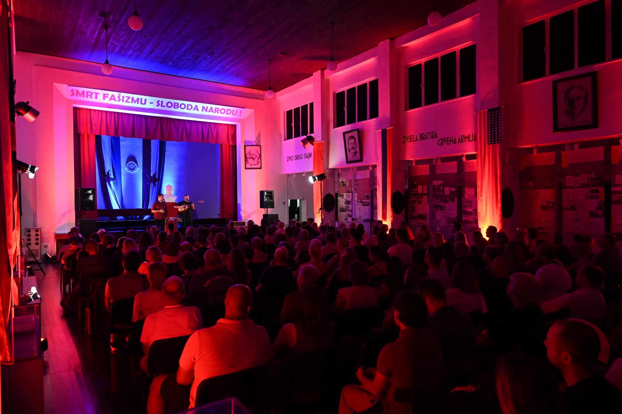 Damir Imamović koncertom u Muzeju AVNOJ-a otvorio Desant Festival u Jajcu