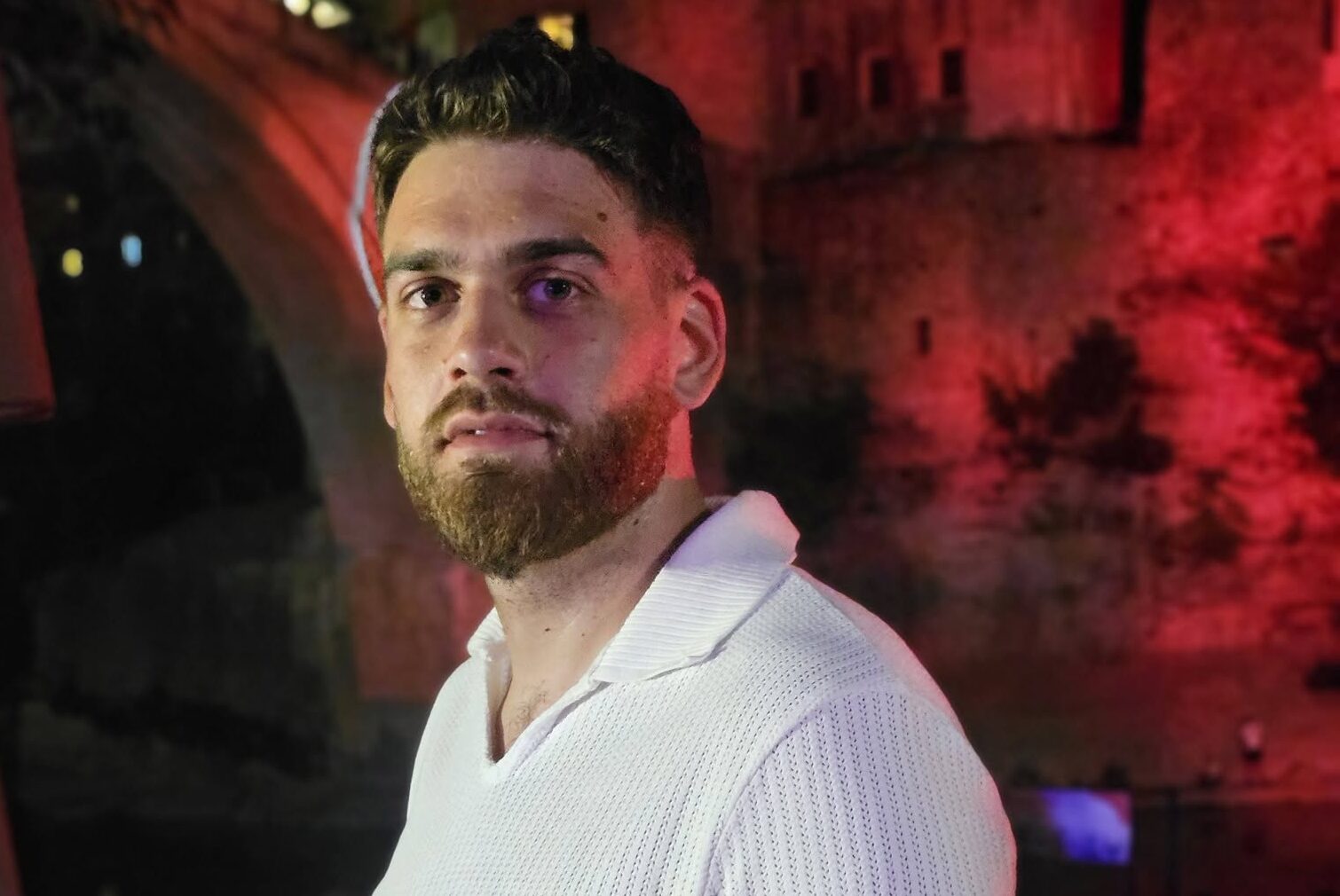 Čim je Dino Memić zapjevao Halidovu „Crnu ružu“, nastao je lom: Pogledajte šta su uradili svatovi